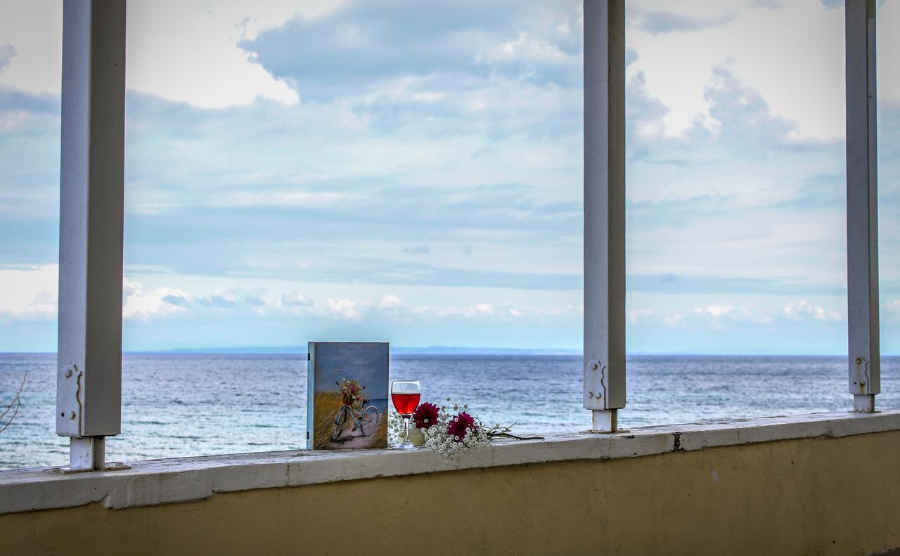 Pelagion II Sea Coral - Beachfront Holiday Home Kypseli Bagian luar foto