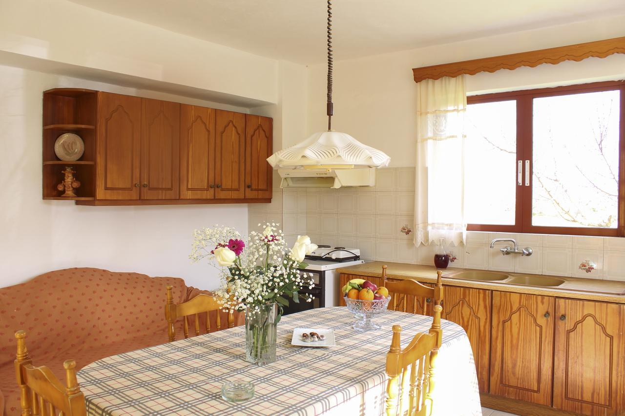 Pelagion II Sea Coral - Beachfront Holiday Home Kypseli Bagian luar foto