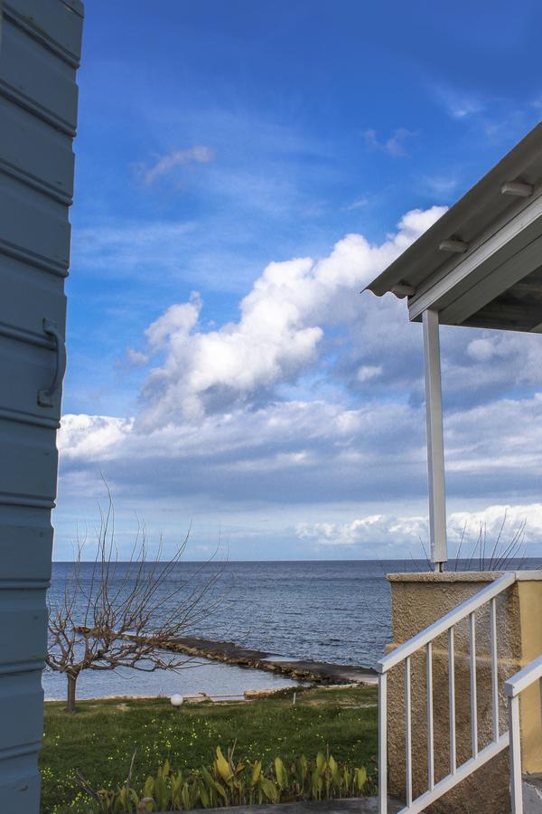 Pelagion II Sea Coral - Beachfront Holiday Home Kypseli Bagian luar foto