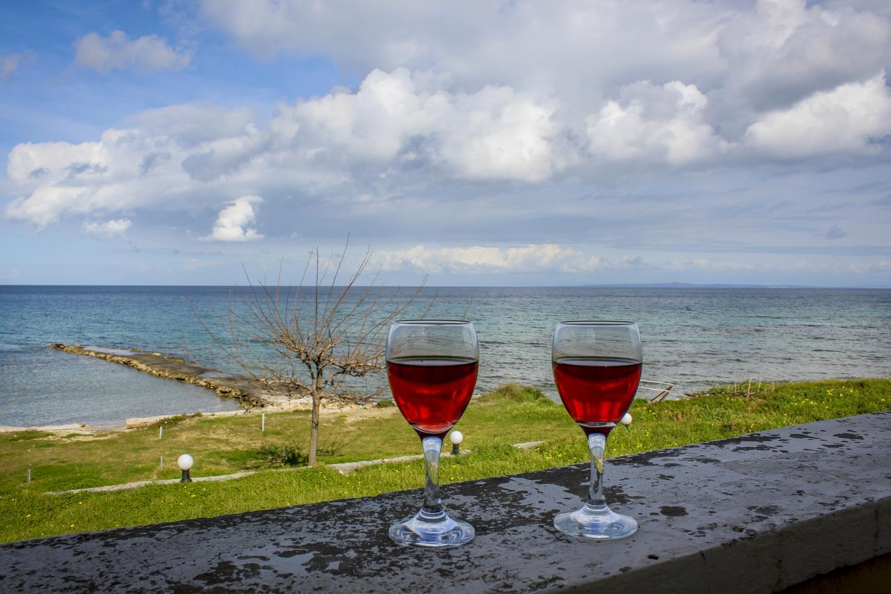 Pelagion II Sea Coral - Beachfront Holiday Home Kypseli Bagian luar foto