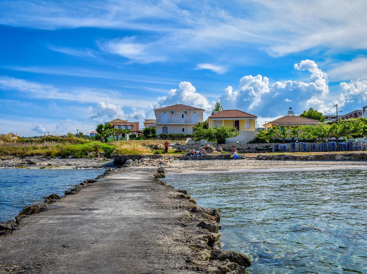 Pelagion II Sea Coral - Beachfront Holiday Home Kypseli Bagian luar foto