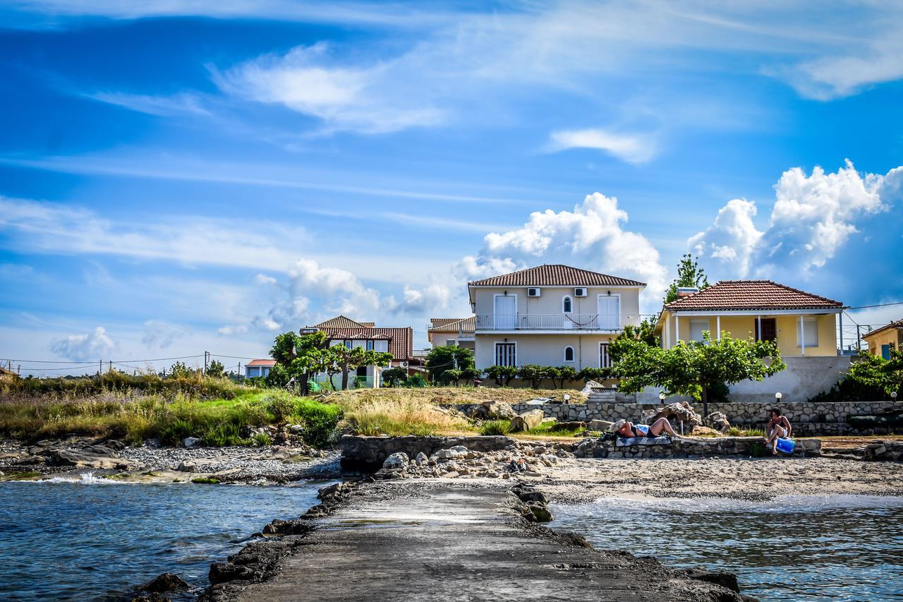 Pelagion II Sea Coral - Beachfront Holiday Home Kypseli Bagian luar foto